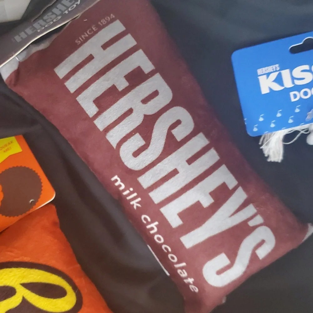 NWOT‎ Hershey's & Reese's Dog Toy Set
